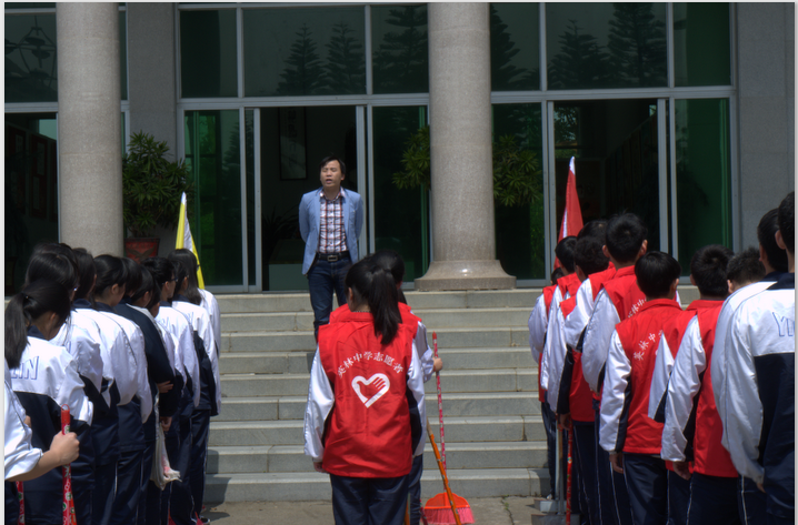 英林中学团委组织清明祭扫活动